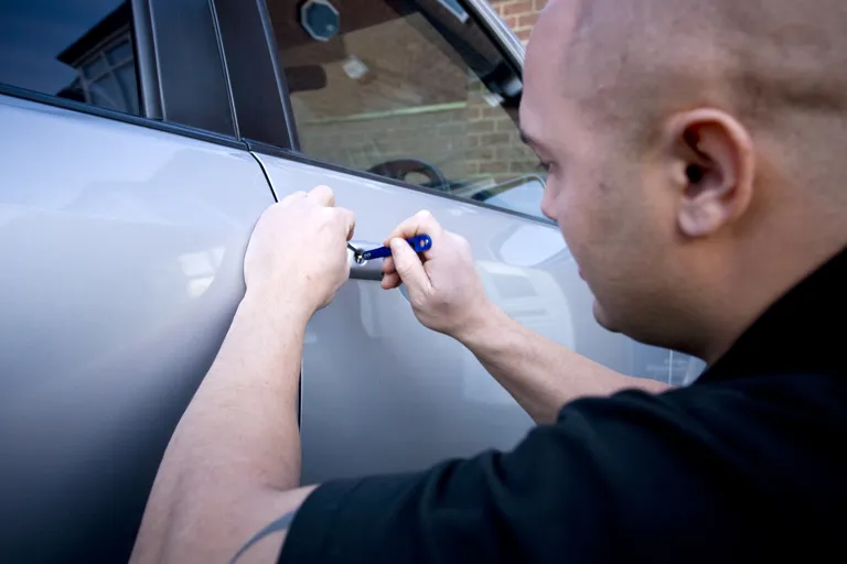 Professional car key replacement and programming service in Toronto