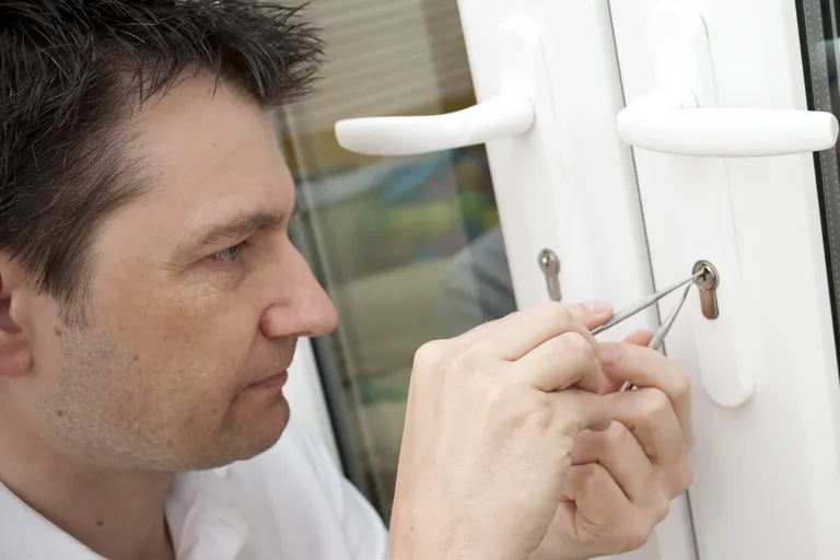 Lockout Canada technician providing emergency locksmith service in Toronto